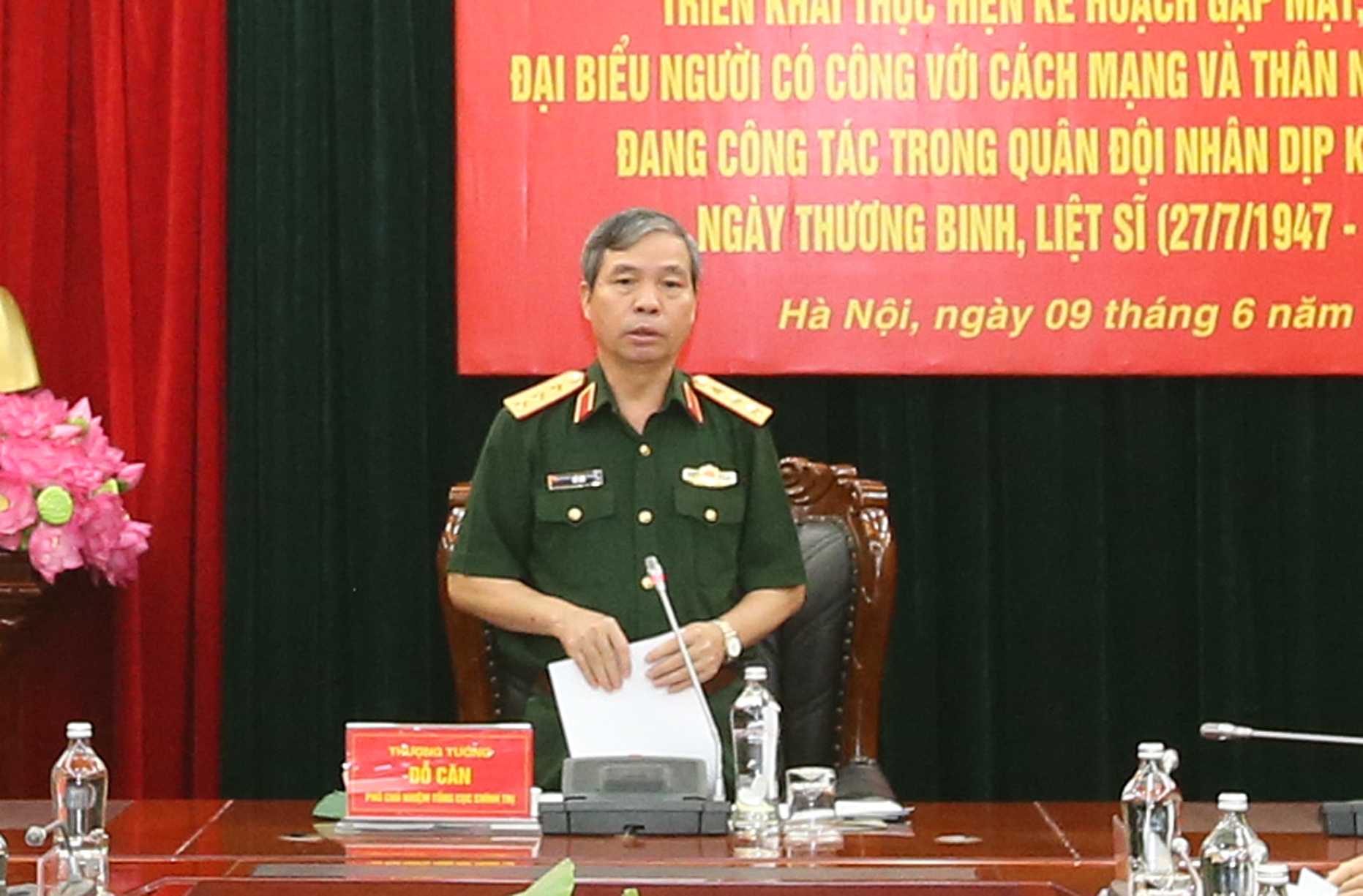 Biểu dương đại biểu người có công, thân nhân liệt sĩ tiêu biểu công tác trong Quân đội