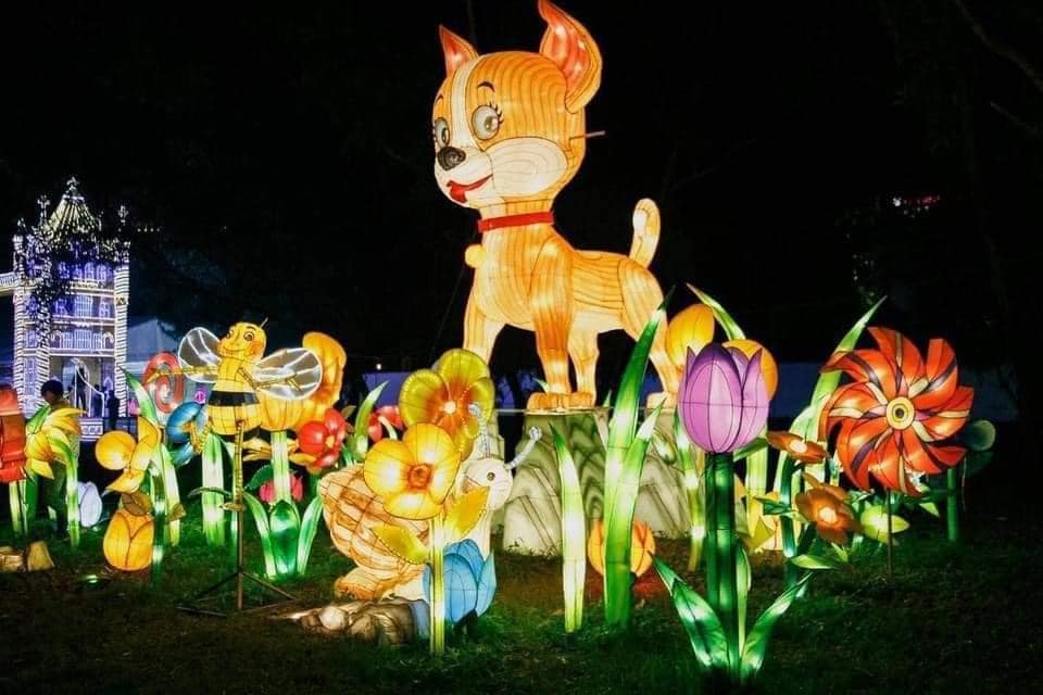 Rực rỡ Lễ hội đèn lồng khổng lồ