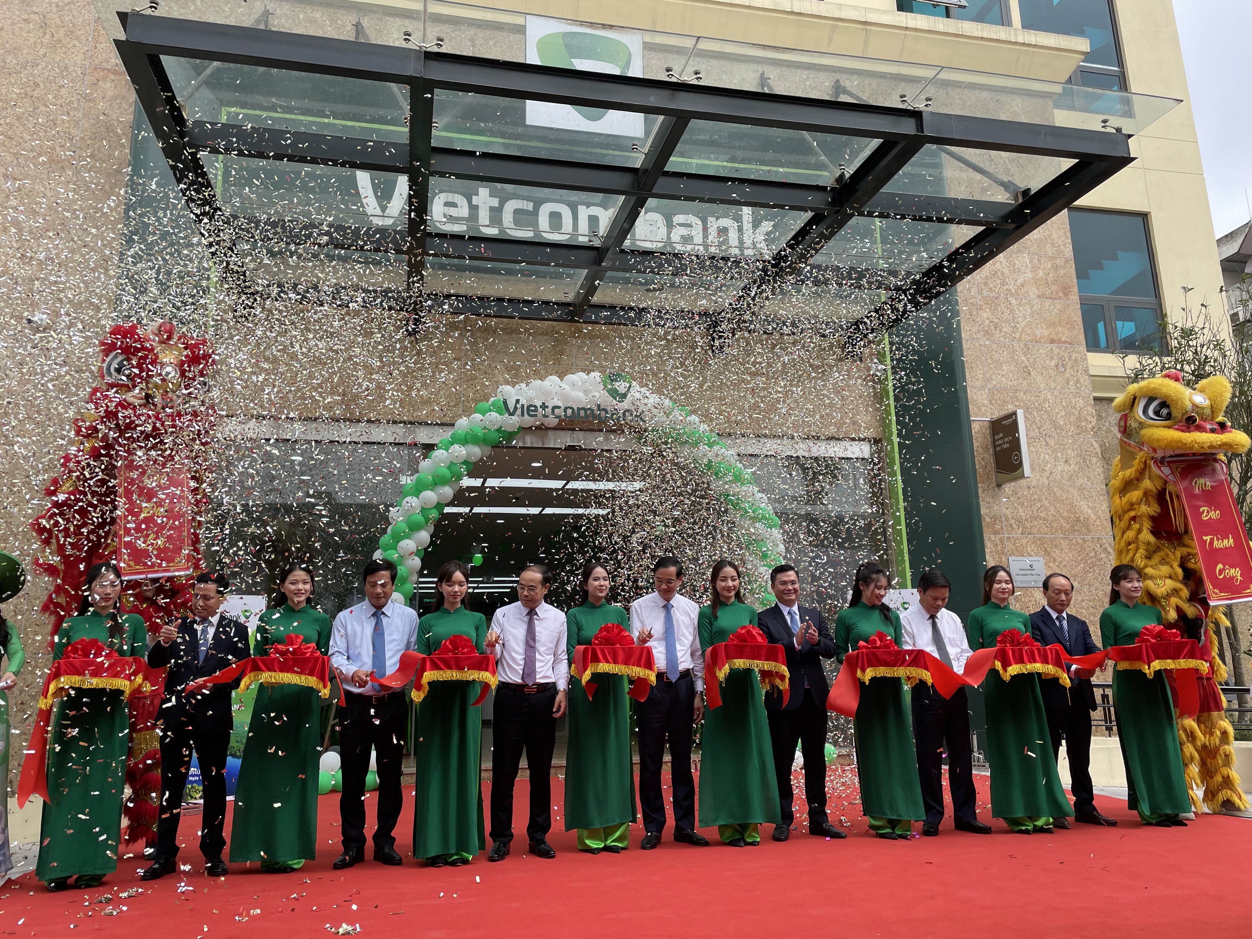 Vietcombank Phú Thọ khánh thành trụ sở hoạt động mới