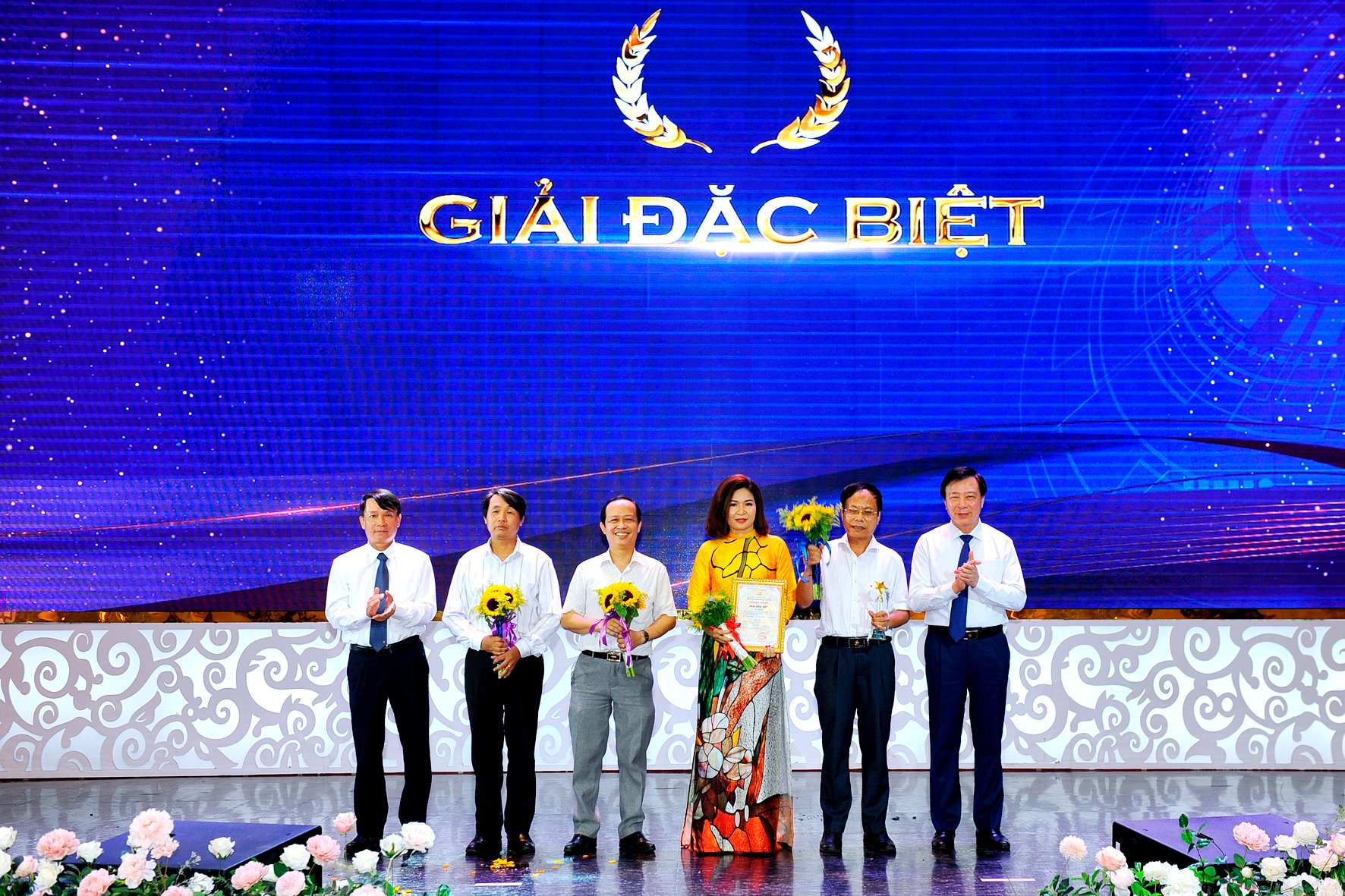 Trao giải báo chí Hải Dương vượt khó tăng tốc