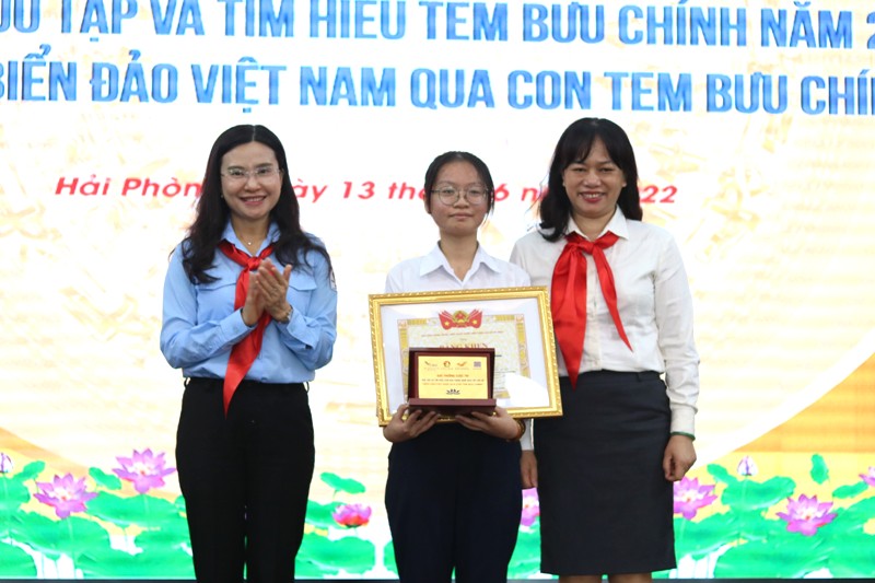 “Biển đảo Việt Nam qua con tem Bưu chính”