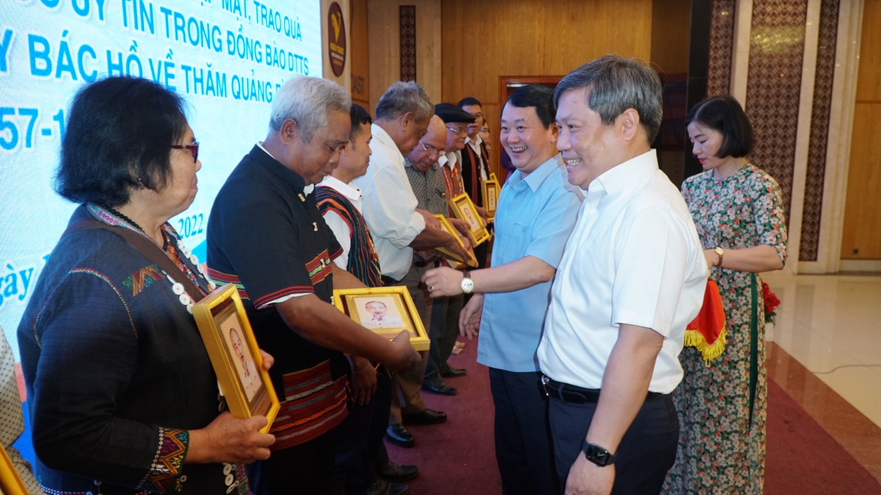 Phát huy vai trò của người có uy tín xây dựng khối đại đoàn kết