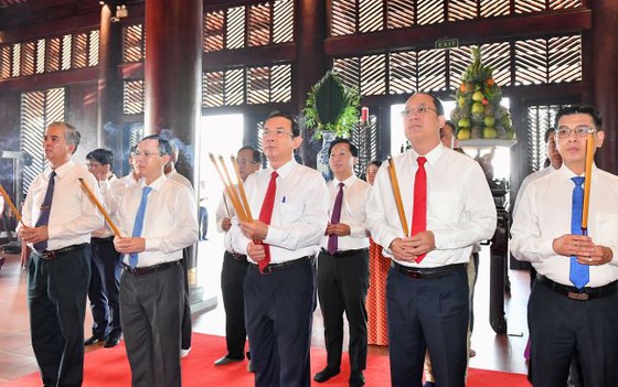 Dâng hương nhân lễ giỗ Đức Lễ Thành hầu Nguyễn Hữu Cảnh