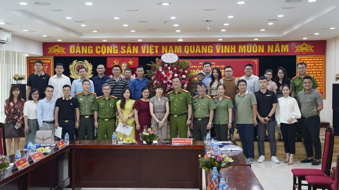 Báo chí góp phần tôn vinh hình ảnh người lính cứu hỏa Thủ đô
