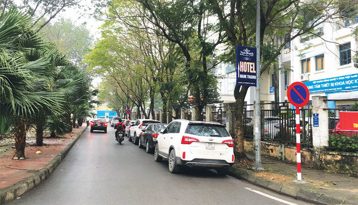 Lợi dụng đèn khẩn cấp dừng, đỗ xe trên tuyến đường cấm, xử phạt thế nào