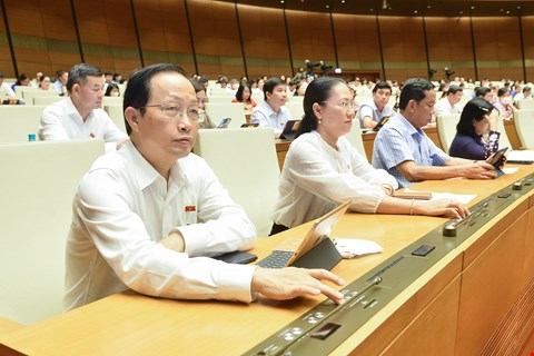 Quốc hội thông qua Luật Thi đua, khen thưởng sửa đổi