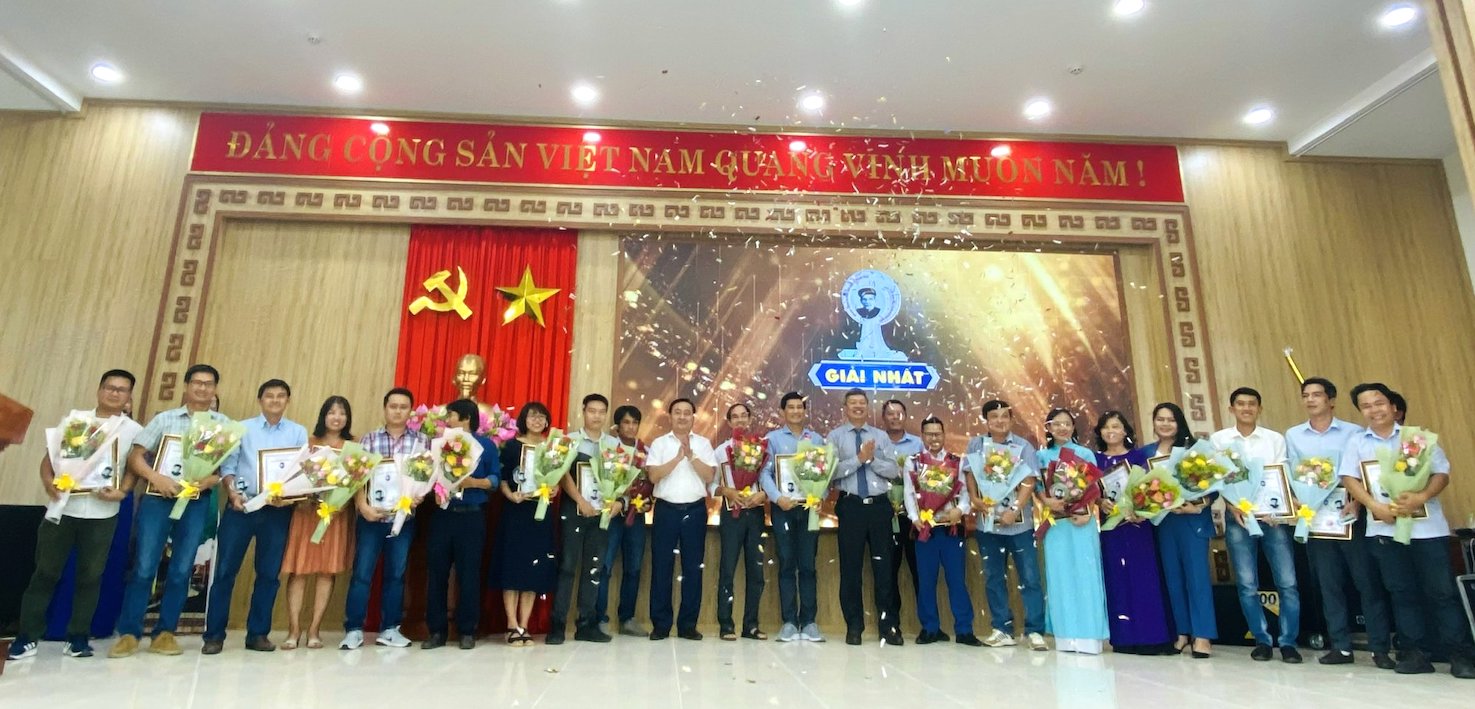 Trao Giải báo chí Huỳnh Thúc Kháng lần thứ XVI
