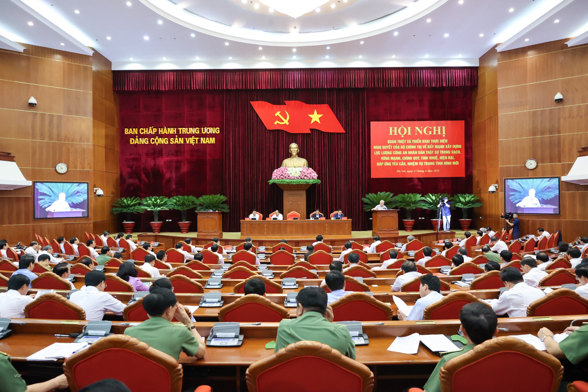 Xây dựng lực lượng công an bản lĩnh chính trị vững vàng, tuyệt đối trung thành