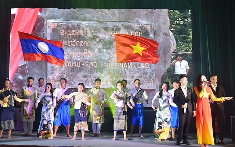 “Thanh niên Việt - Lào thắm tình hữu nghị”