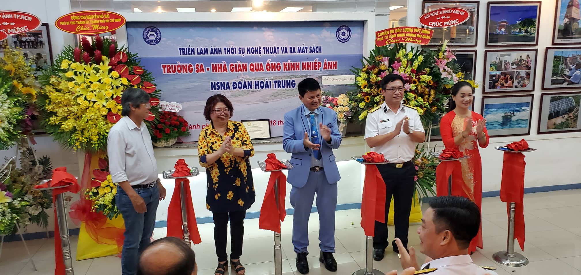 Khai mạc triển lãm ảnh “Trường Sa - Nhà Giàn” của nghệ sĩ nhiếp ảnh Đại tá Đoàn Hoài Trung