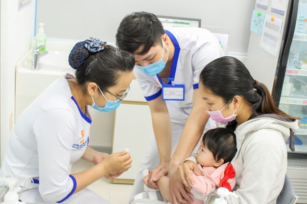 Không thiếu vắc xin cho trẻ em và người lớn
