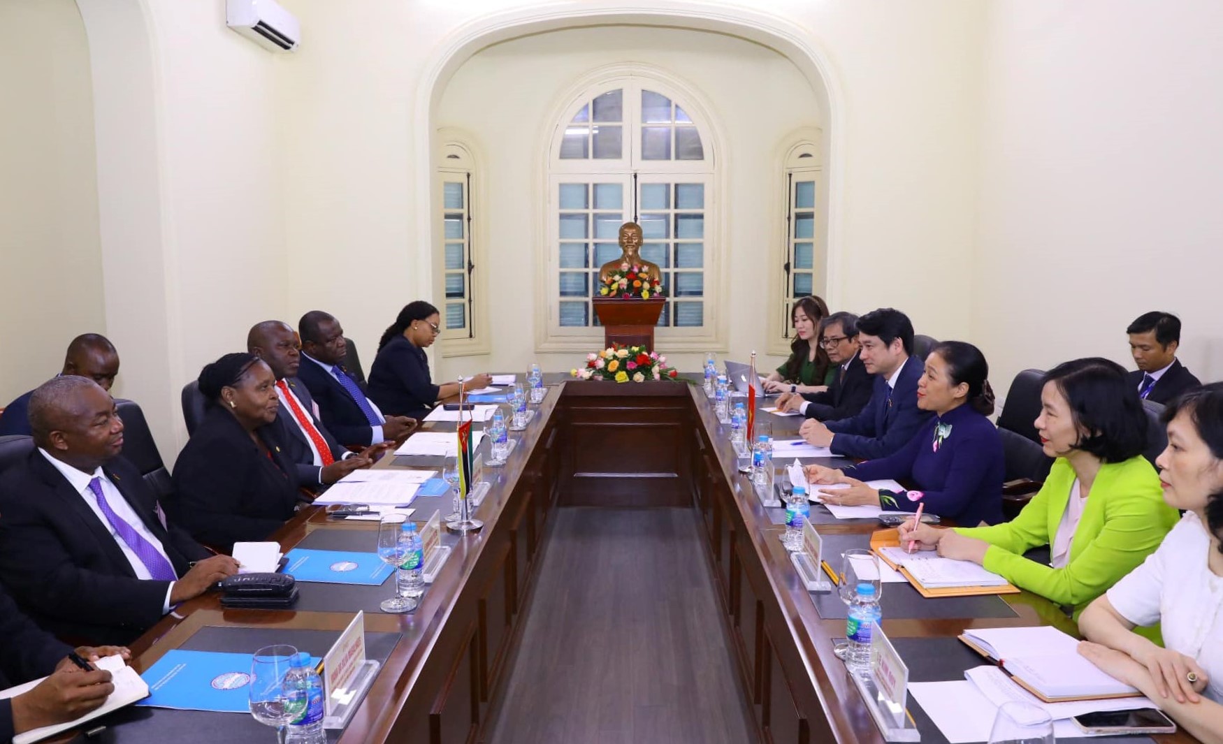 Củng cố, thắt chắt mối quan hệ hữu nghị truyền thống giữa Việt Nam và Mozambique
