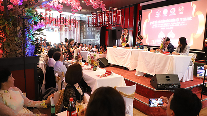 Thi Hoa hậu áo dài phu nhân toàn châu Âu