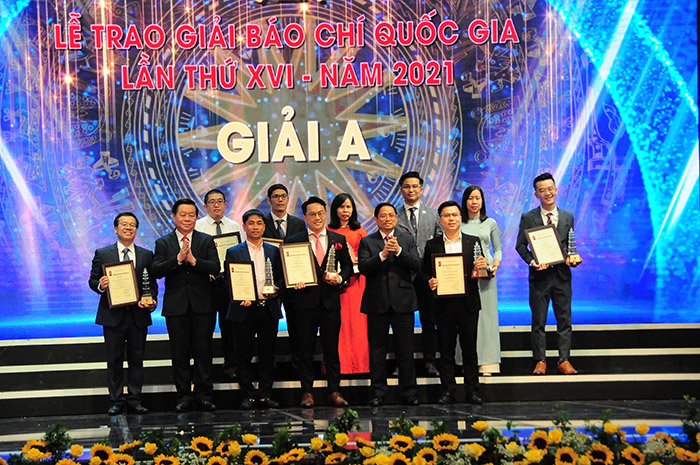 Một số hình ảnh Lễ trao Giải Báo chí quốc gia lần thứ XVI năm 2021