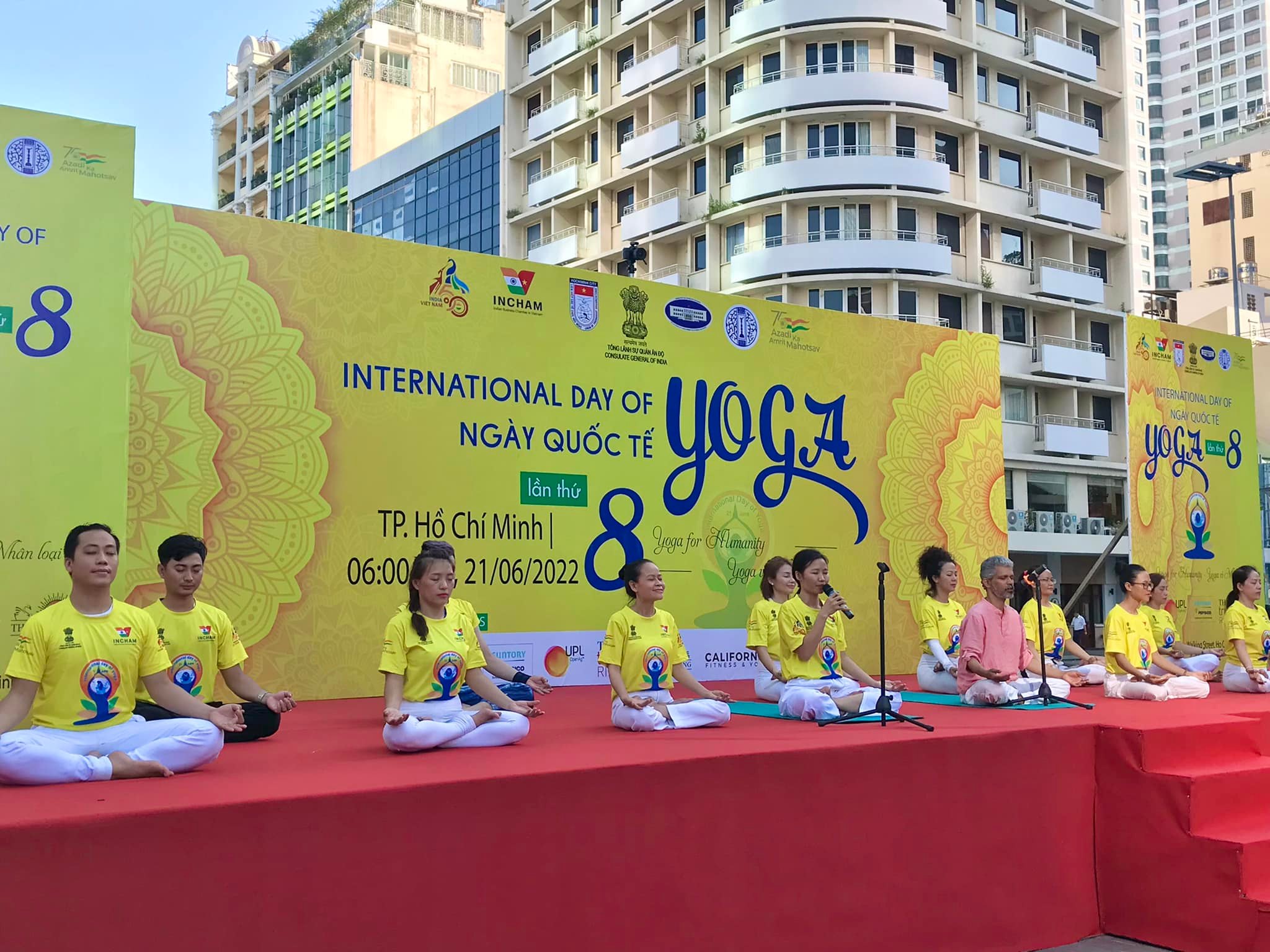 TP Hồ Chí Minh Ngày Quốc tế Yoga 2022 thu hút gần 1 000 người tham gia