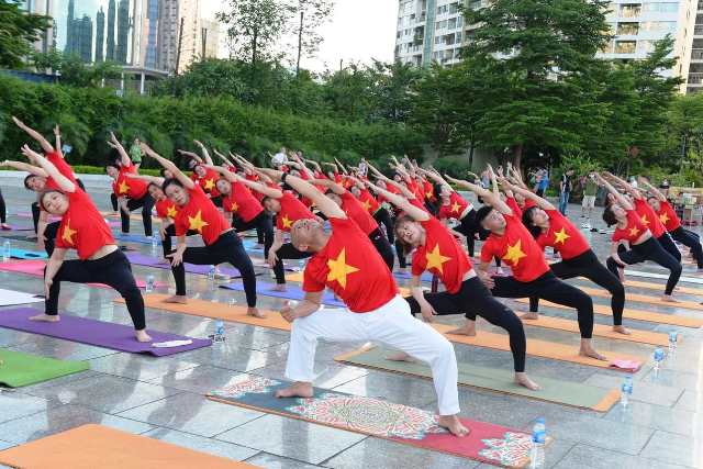 Ngày Quốc tế Yoga lần thứ 8 - Yoga vì nhân loại