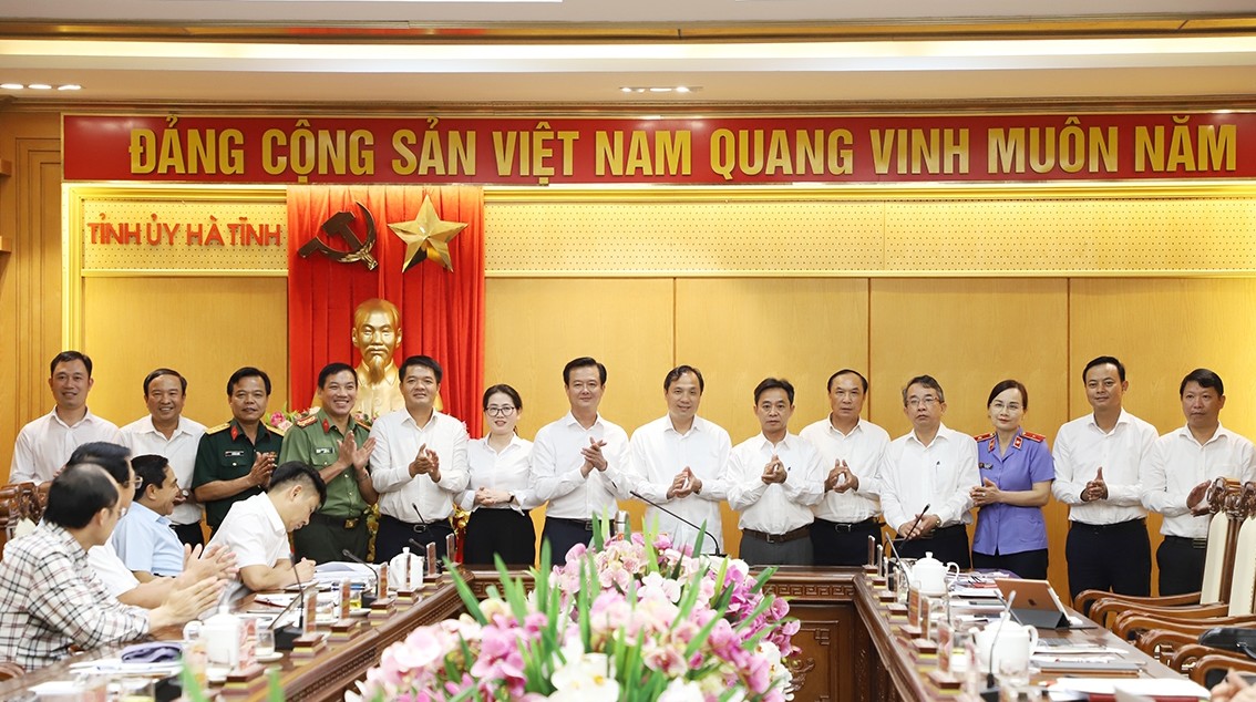Công bố quyết định thành lập Ban Chỉ đạo phòng, chống tham nhũng, tiêu cực tỉnh Hà Tĩnh