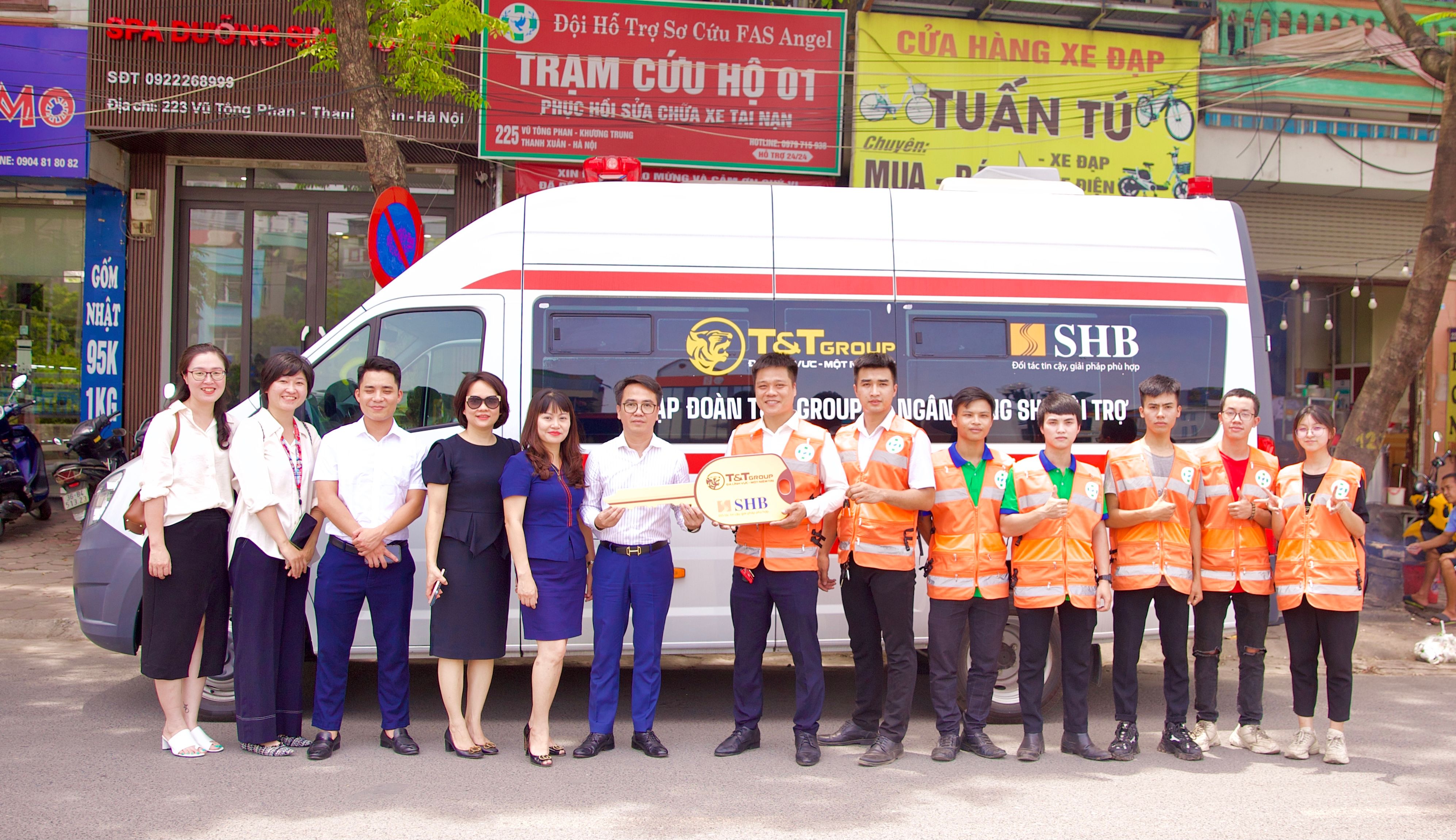 T T Group và SHB tặng xe cứu thương cho Đội hỗ trợ sơ cứu FAS Angel Hà Nội
