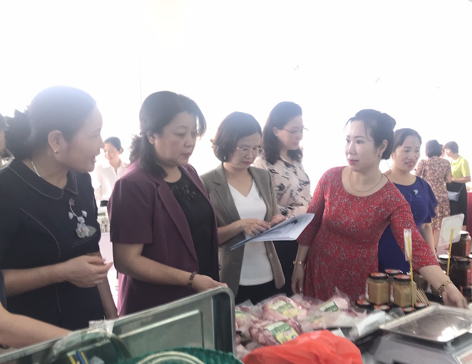 Phát huy vai trò của phụ nữ trong phát triển chuỗi cung ứng, tiêu thụ nông sản an toàn