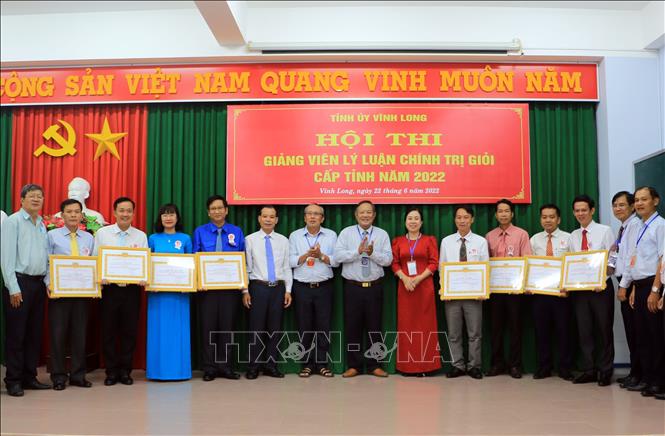 Thiết thực nâng cao chất lượng công tác giáo dục lý luận chính trị