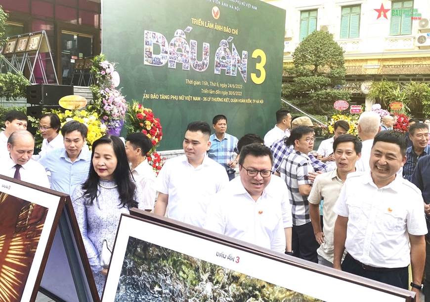 Hơn 100 tác phẩm trưng bày tại Triển lãm ảnh báo chí “Dấu ấn 3”