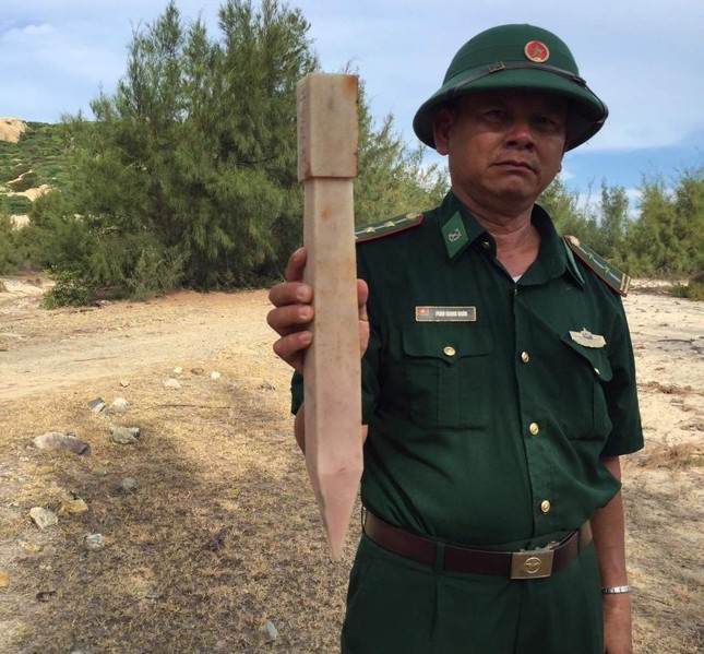 Cọc lạ ghi tiếng Trung Quốc chỉ là cọc mốc bình thường