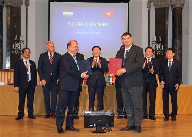 Chủ tịch Quốc hội Vương Đình Huệ dự Diễn đàn hợp tác giáo dục Việt Nam - Hungary