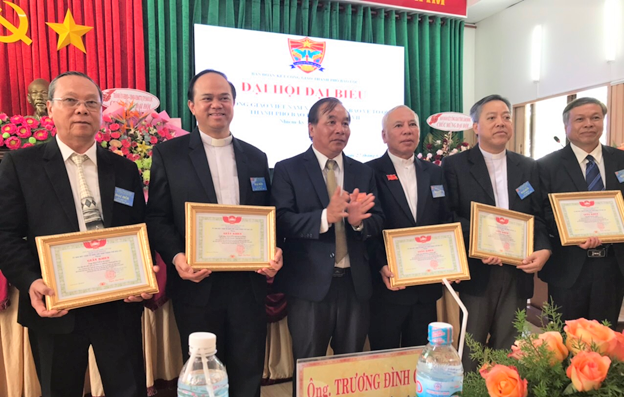 Giáo dân đoàn kết xây dựng quê hương