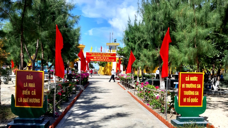 Đảo Sinh Tồn Đông - điểm tựa vững chắc cho ngư dân bám biển