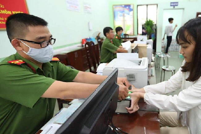 Làm rõ việc nhận làm nhanh Căn cước công dân