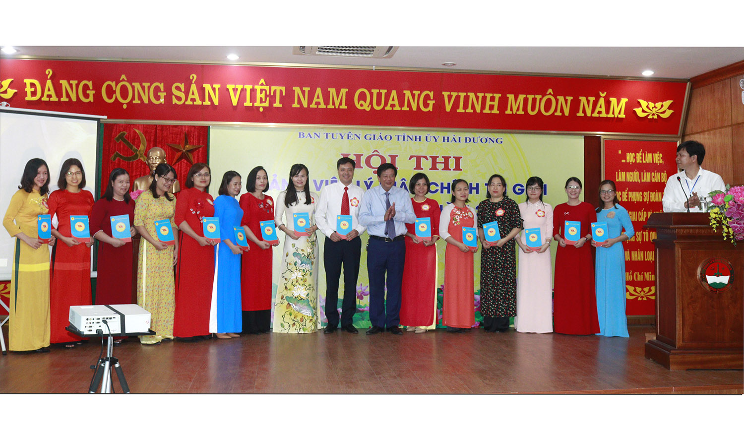 Làm sinh động các bài giảng lý luận chính trị bằng những vấn đề đặt ra trong thực tiễn