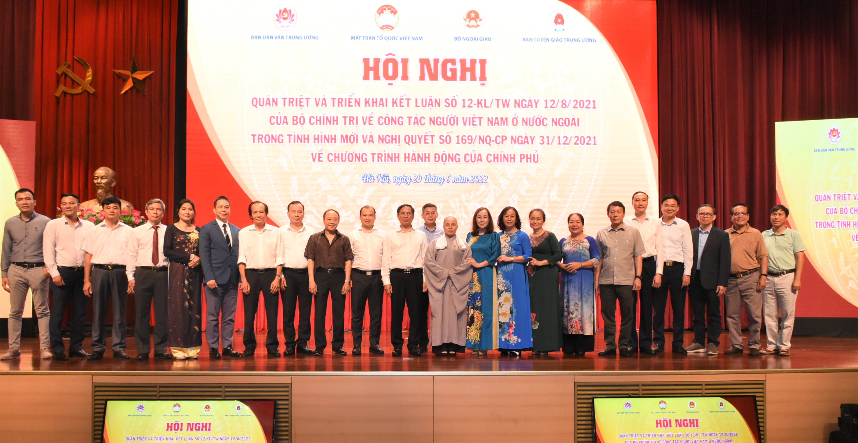 Triển khai toàn diện, mạnh mẽ công tác người Việt Nam ở nước ngoài trong tình hình mới