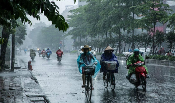 Miền Bắc mưa to và dông, miền Trung nắng nóng