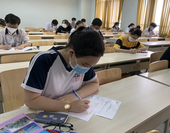 Nhiều trường đại học công bố điểm chuẩn hai phương thức