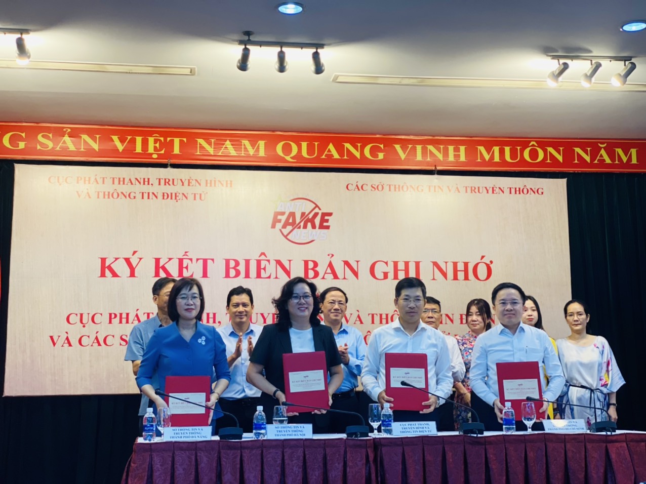 Ngăn chặn tình trạng tin giả trên mạng xã hội