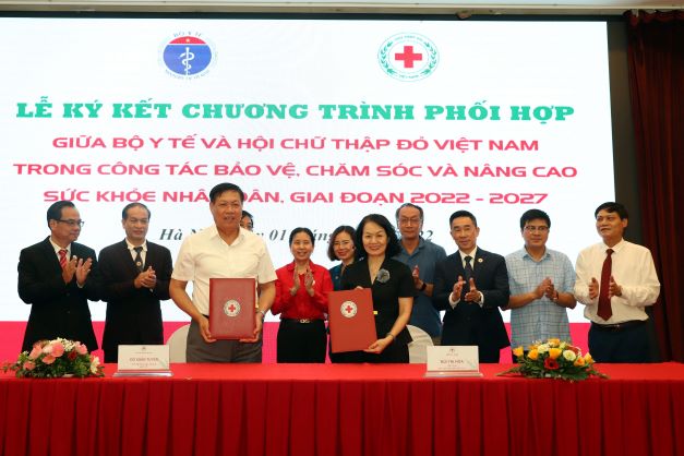 Phối hợp thực hiện các hoạt động nhân đạo và tuyên truyền các giá trị nhân đạo