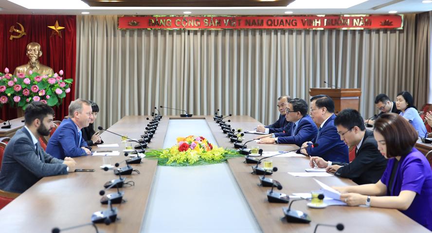 Hà Nội mong muốn hợp tác với Anh trong sử dụng năng lượng sạch