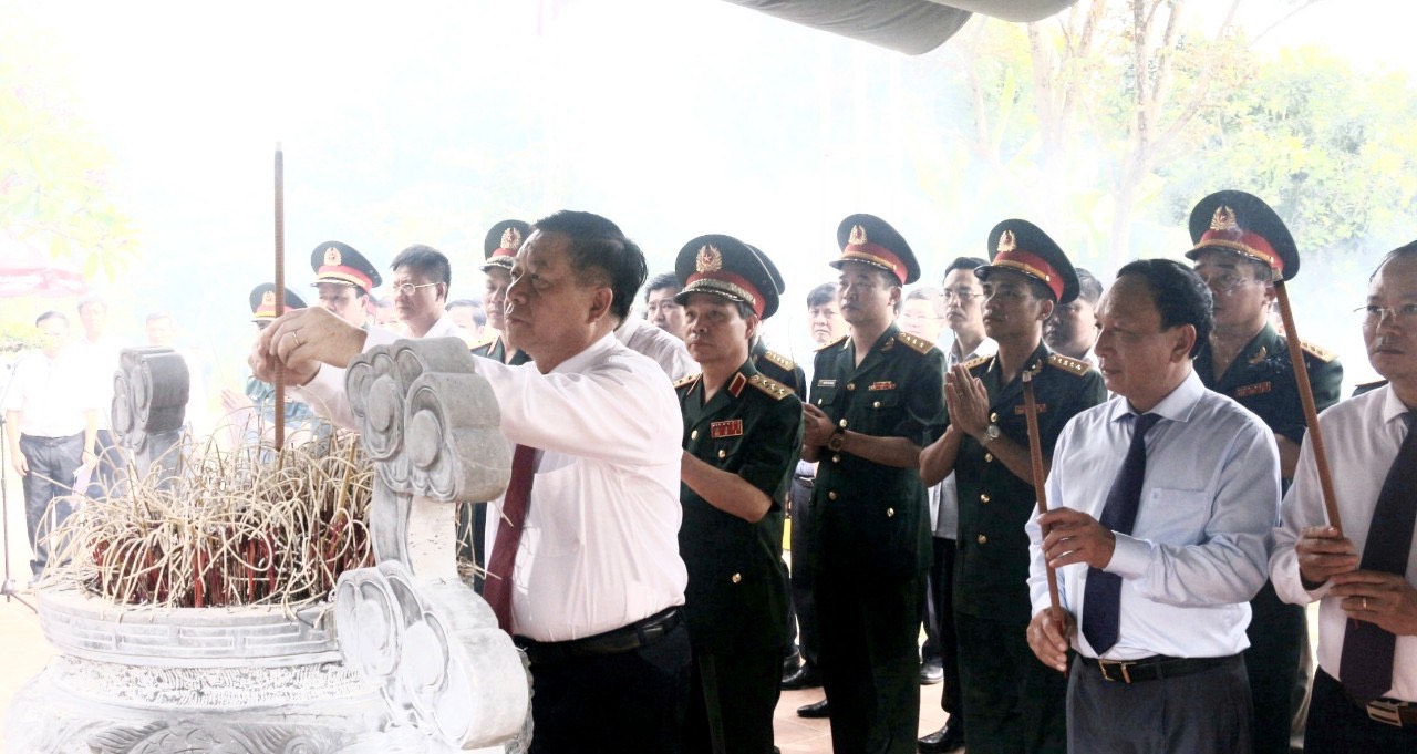 Tưởng niệm 50 năm ngày hy sinh của 13 cán bộ, chiến sĩ Trạm thông tin A69