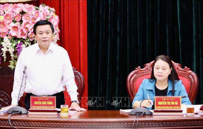 Đồng chí Nguyễn Xuân Thắng làm việc tại Ninh Bình