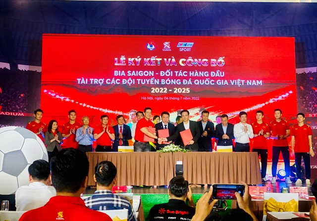 Bia SAIGON tài trợ Đội tuyển bóng đá quốc gia trong 3 năm