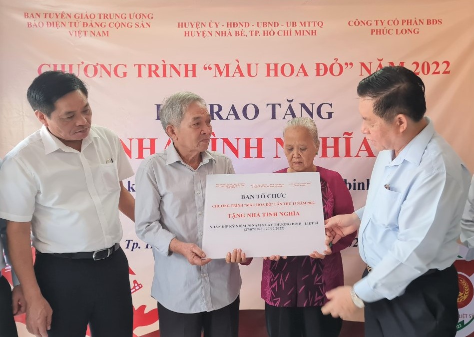 Ấm áp nghĩa tình những ngôi nhà “Màu hoa đỏ”