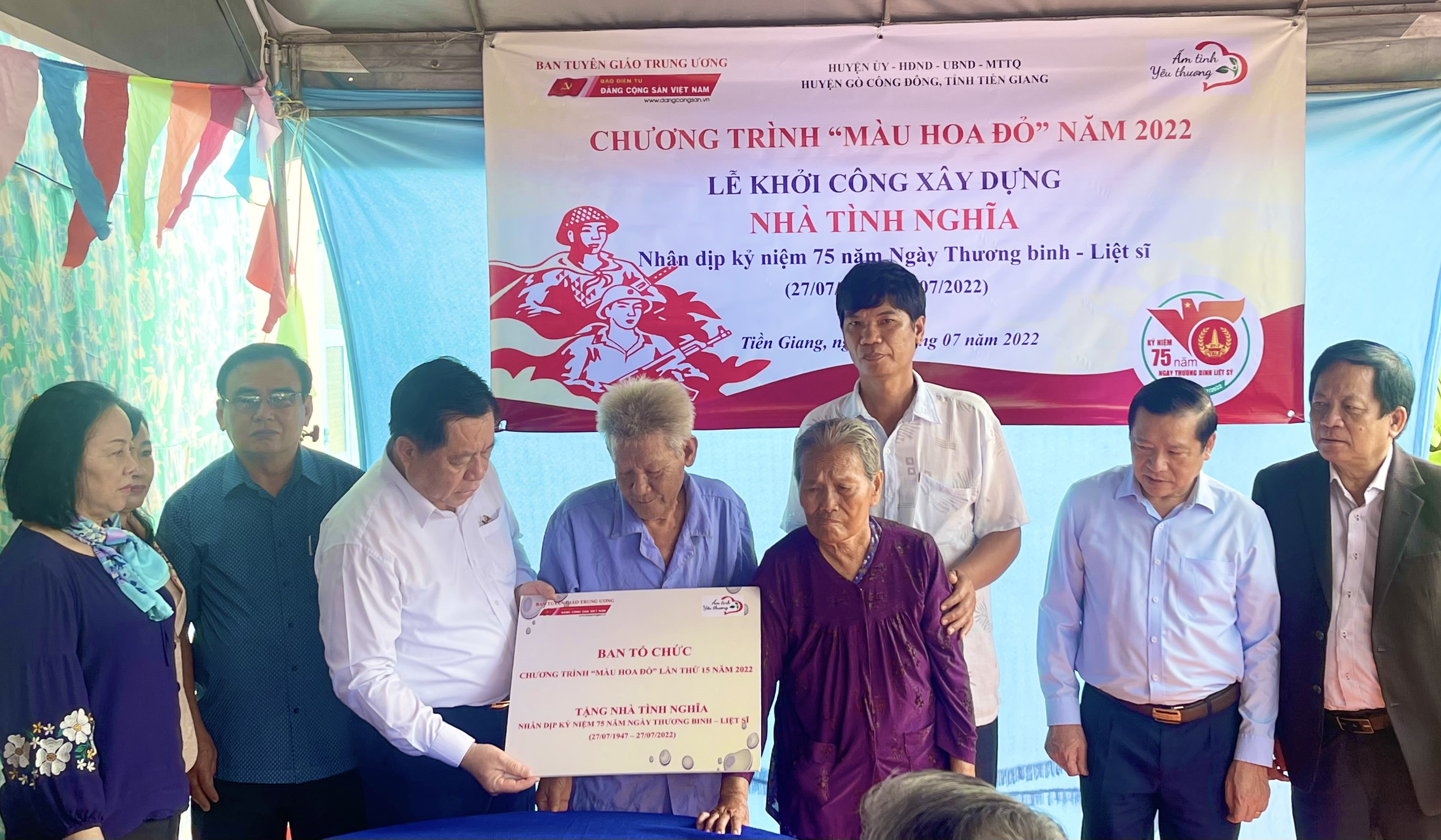 Trao nhà tình nghĩa “Màu hoa đỏ” cho các gia đình chính sách tỉnh Tiền Giang