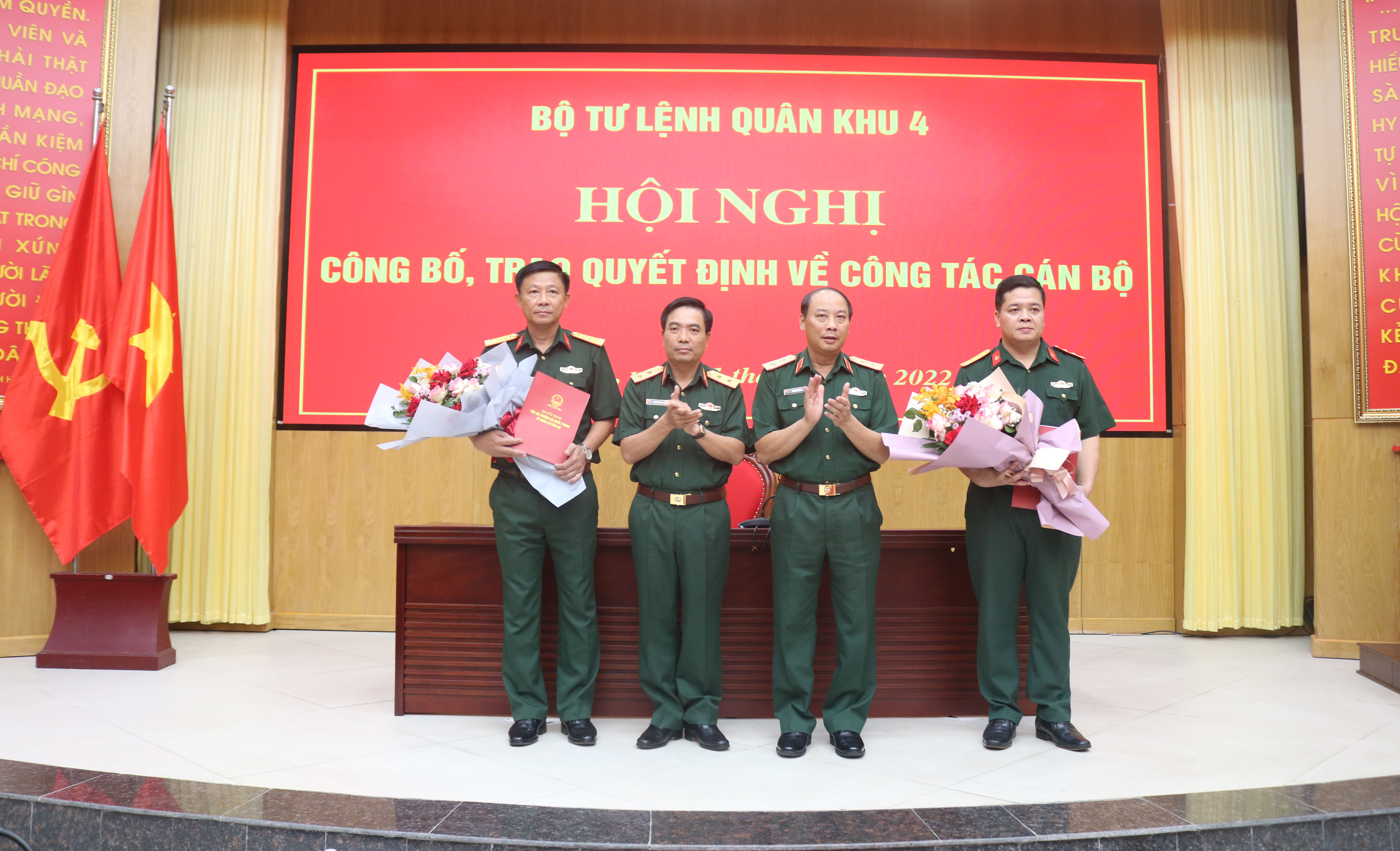 Quân khu 4 trao quyết định về công tác cán bộ
