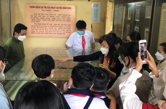 Bình Định chú trọng giáo dục truyền thống, đạo đức cho học sinh