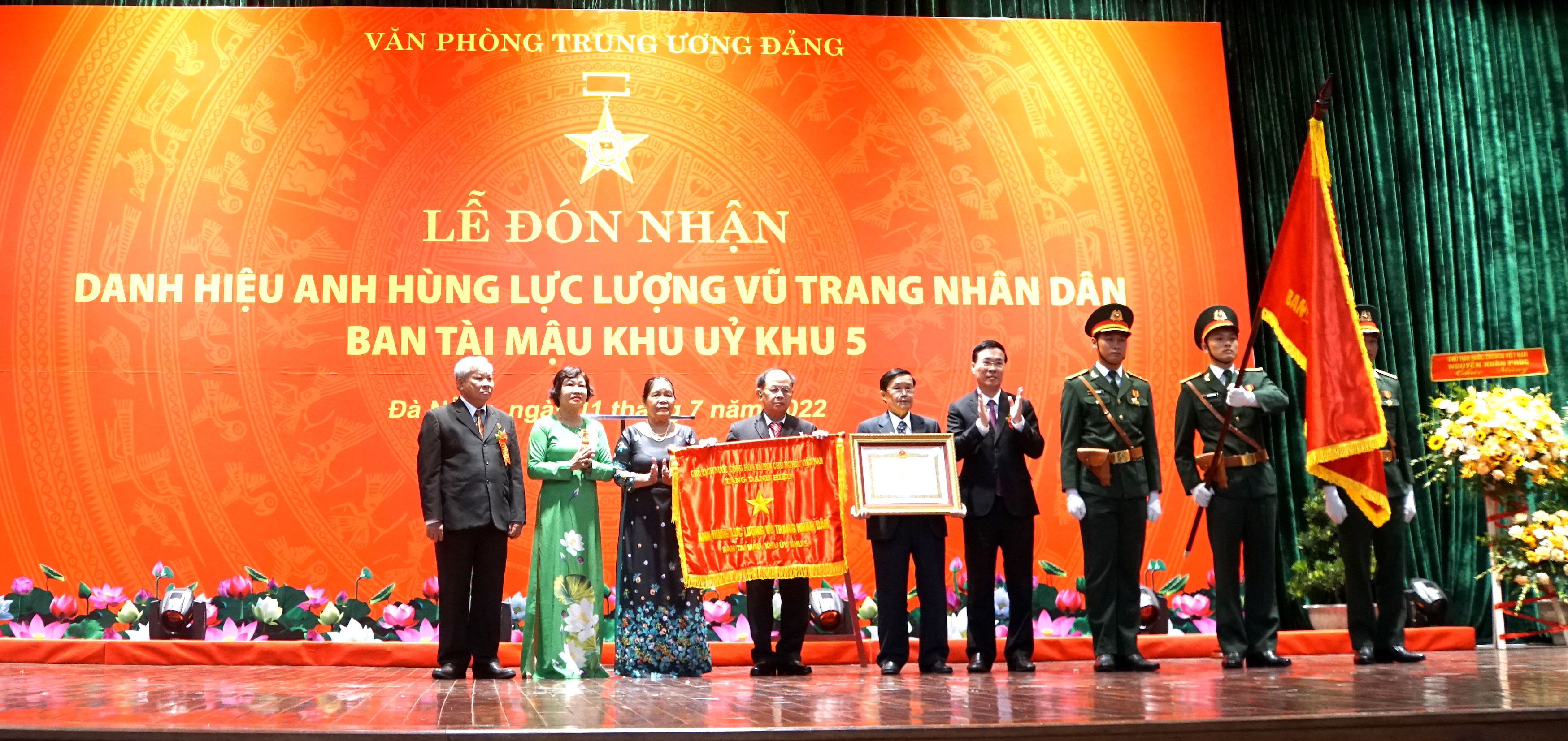 Ban Tài mậu Khu ủy Khu 5 đón nhận Danh hiệu Anh hùng Lực lượng vũ trang Nhân dân