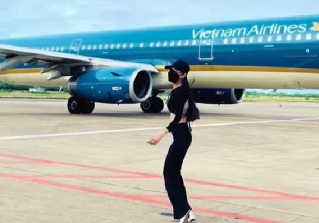 Xác minh nữ hành khách ra sát máy bay quay video