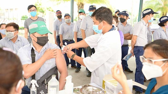 TP Hồ Chí Minh kéo dài đợt cao điểm tiêm phòng COVID-19 đến hết tháng 7