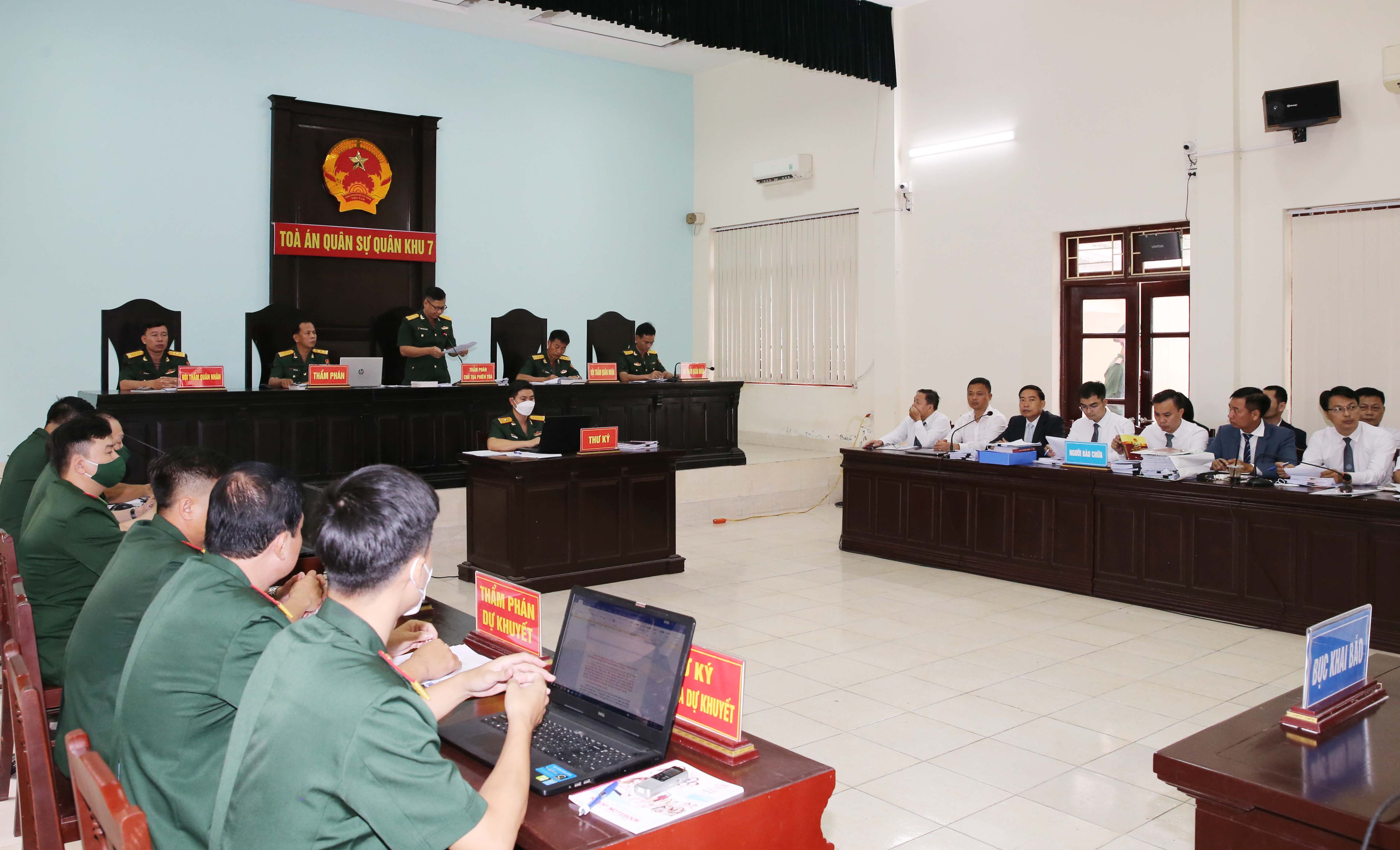 Xét xử vụ án liên quan đến buôn lậu xăng dầu
