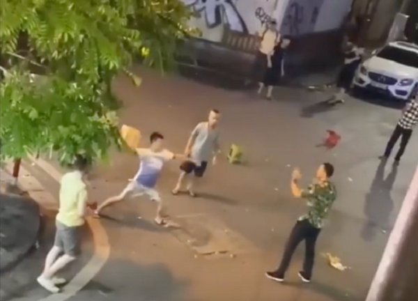 Vụ ẩu đả giữa 2 người nước ngoài với nhóm người Việt sẽ bị xử lý như thế nào