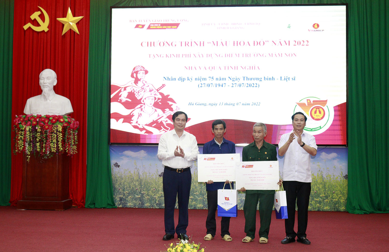 Chương trình “Màu hoa đỏ” tri ân các gia đình chính sách tại Hà Giang